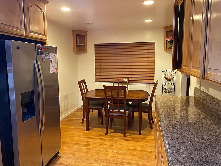 906 September Dr — Photo 2