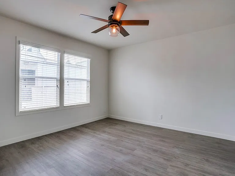 115 N Eastwood Ave — Photo 27
