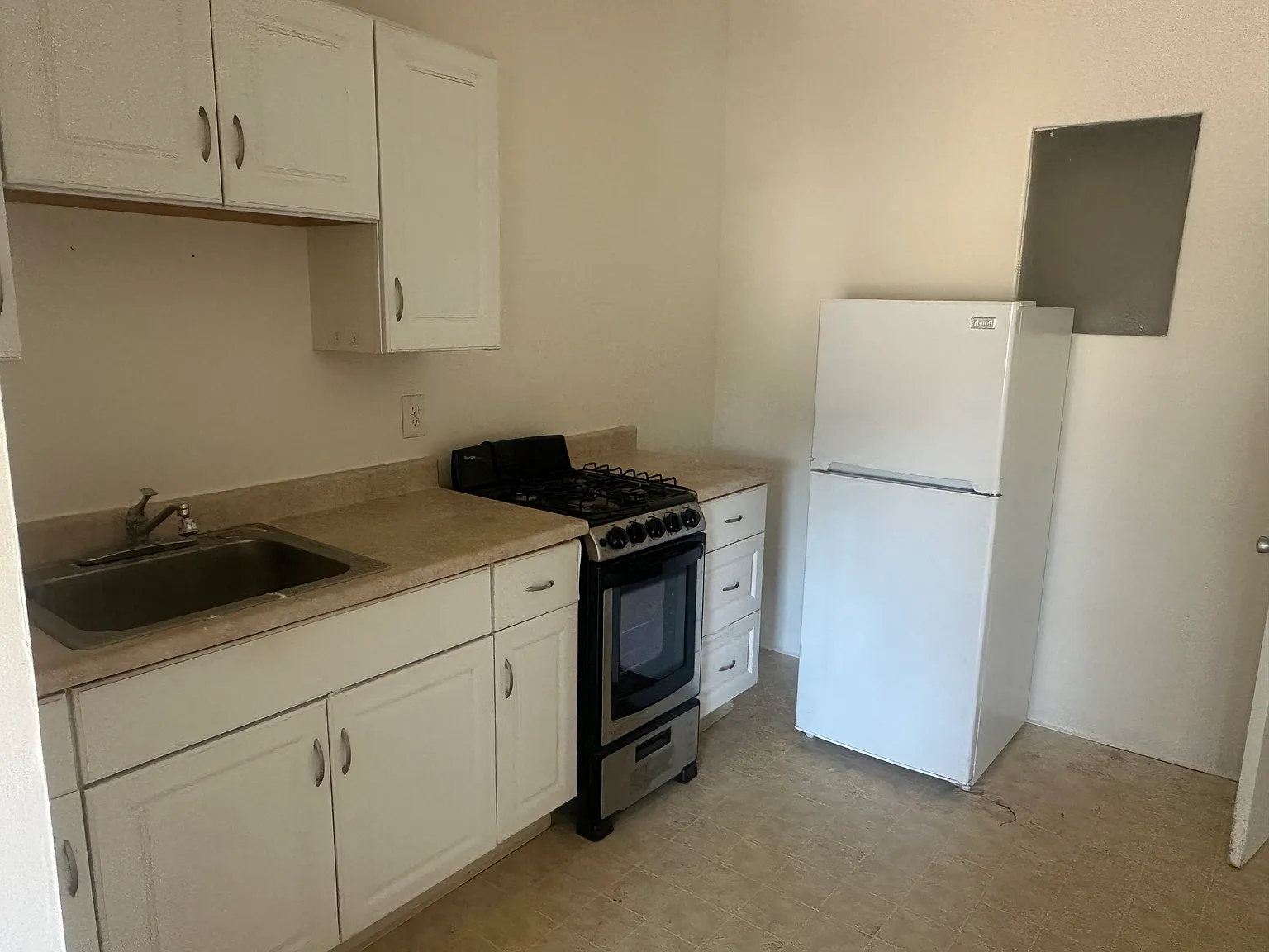 Studio, 400 sqft, $1,500 — Photo 4