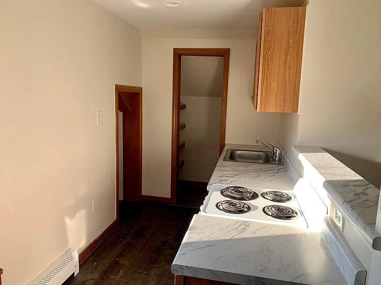 528 Deering Ave #6 — Photo 8