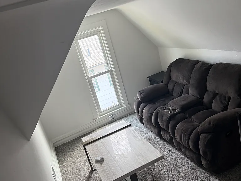 203 S 3rd Ave — Photo 4