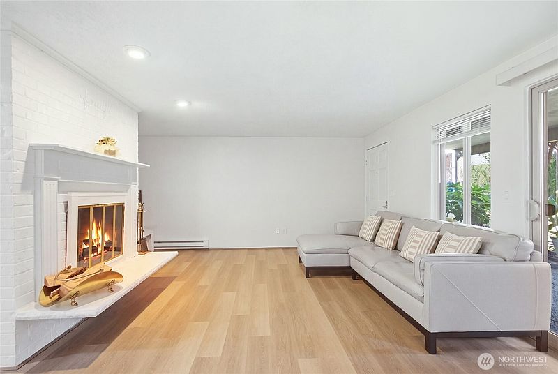 5th image of 2326 49th Avenue SW