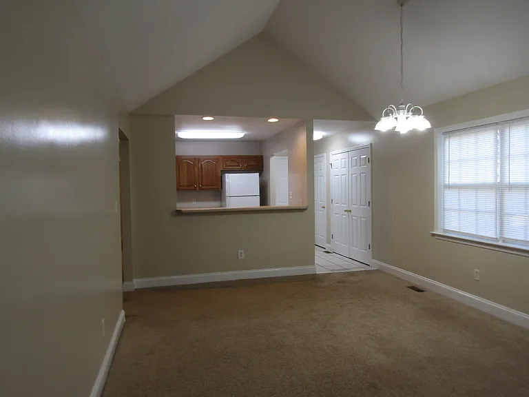 124 Shirley Cir #B — Photo 2