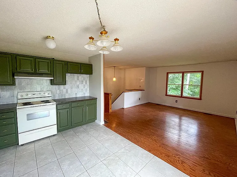 10 Miami Cir — Photo 7