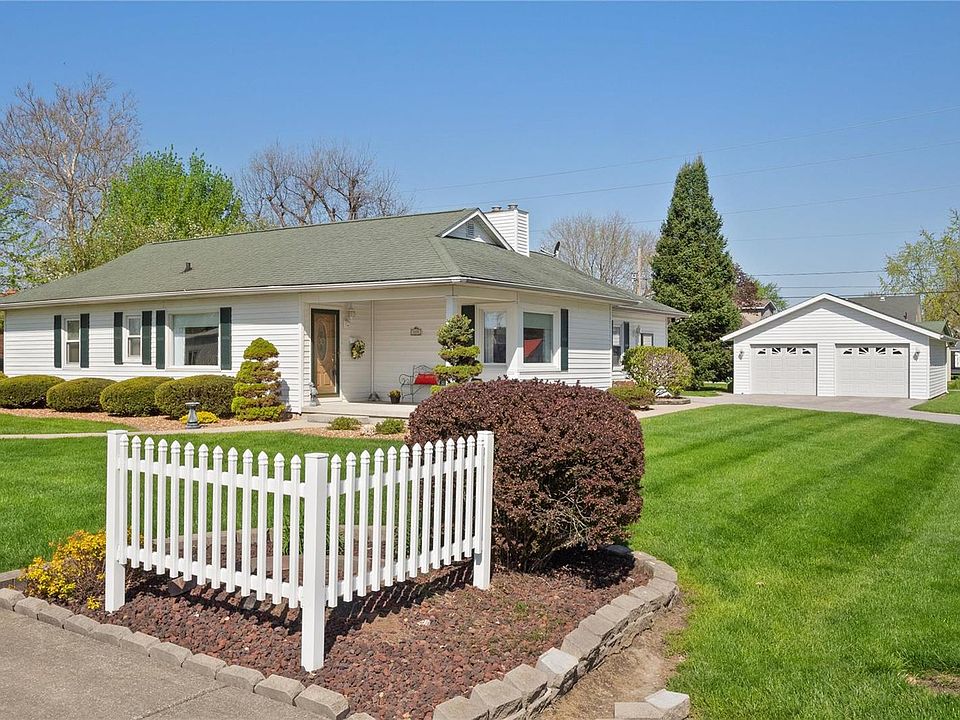 115 E Oak St, Gillespie, IL 62033 Zillow