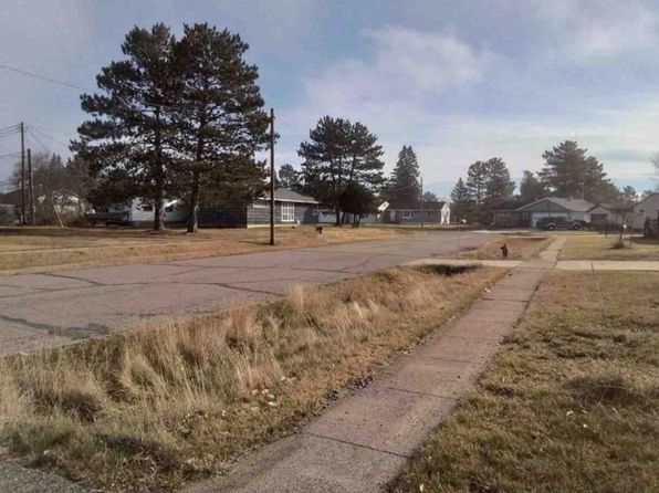 30 Garden Cir, Babbitt, MN 55706