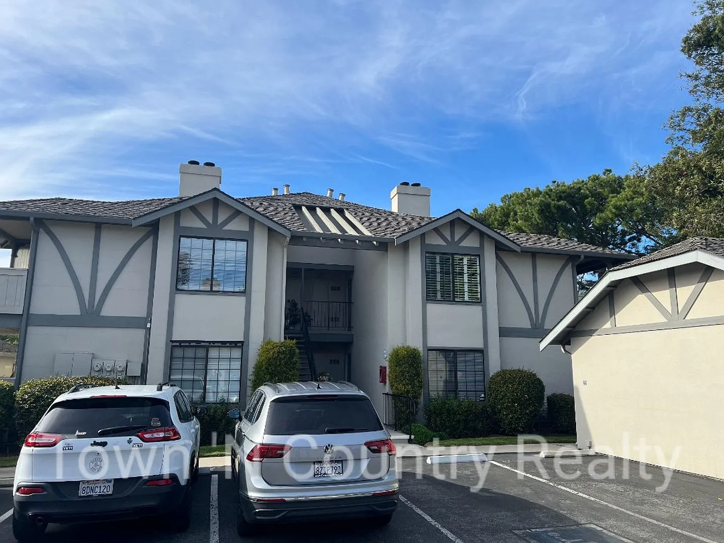 Beautiful 2-Bedroom Condo in Gated South Salinas Community Garage, Fireplace & Pool! — Photo 2