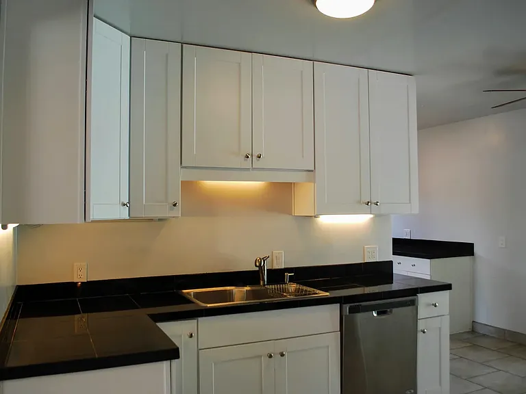 2743 N Tyndall Ave — Photo 7