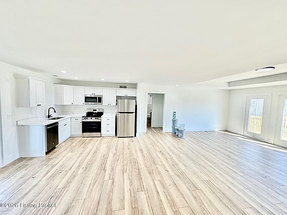 3rd image of 317 Hillsboro Ln