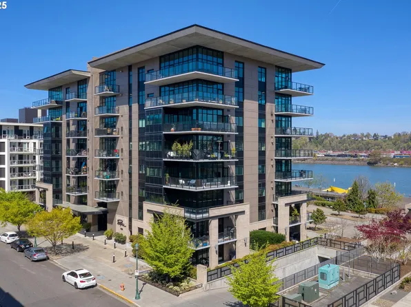 1830 NW Riverscape St APT 405, Portland, OR 97209