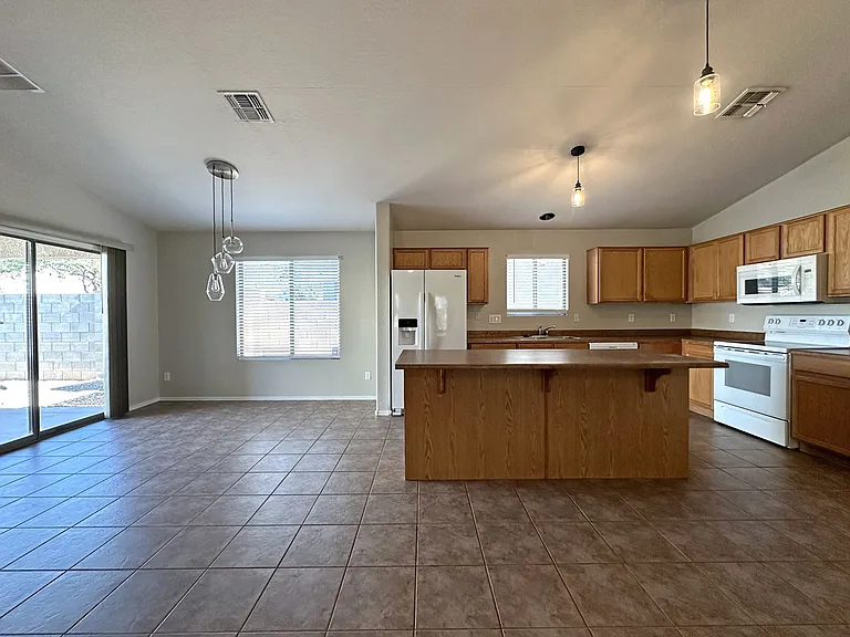 11820 W Banff Ln — Photo 5