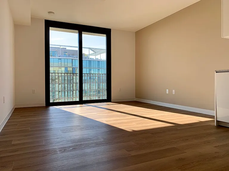 987 Queen St #4010 — Photo 6
