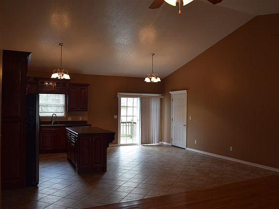 4th image of 180 Terrell Ave