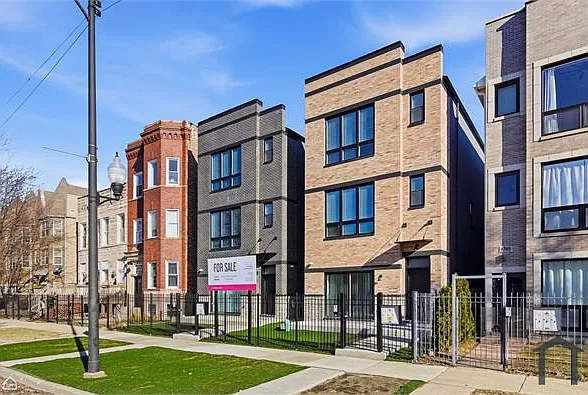 4739 S Indiana Ave — Photo 2