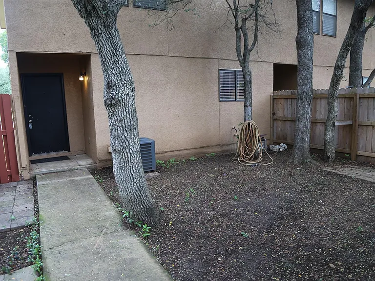 4 Deerfield Dr #D — Photo 15