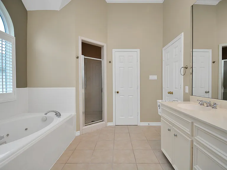 1019 Marconi St — Photo 8