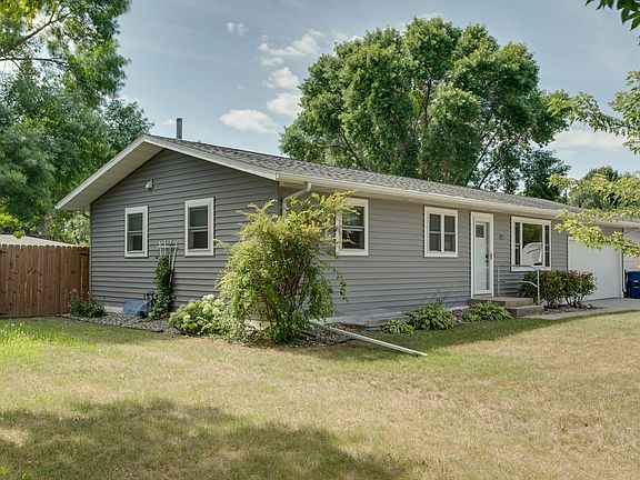 3rd image of 429 Brook Ave