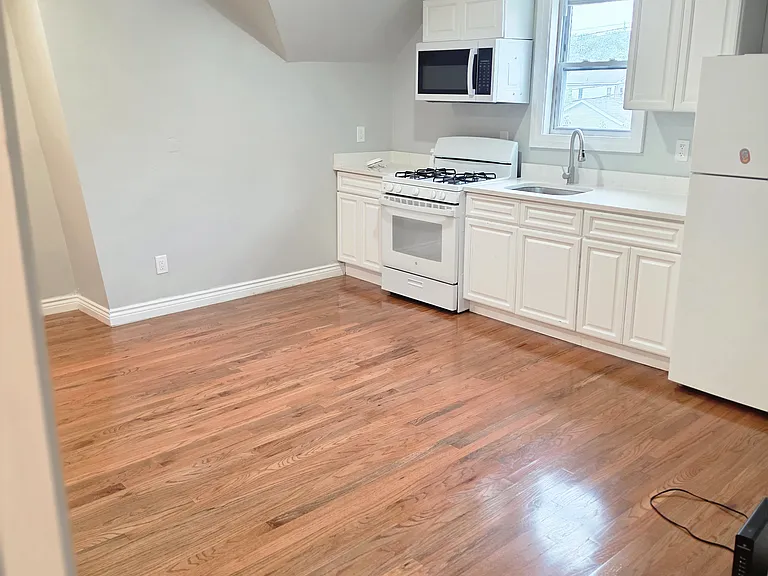 93 Ayrault St #3 — Photo 2