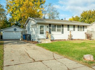 3216 E 41st Ct, Des Moines, IA 50317