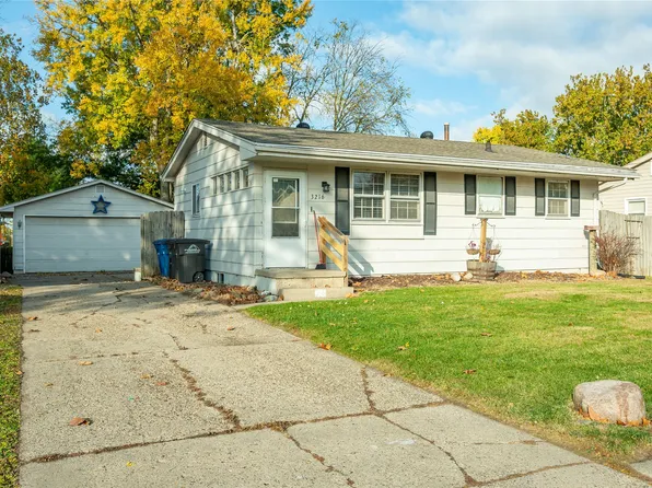 3216 E 41st Ct, Des Moines, IA 50317