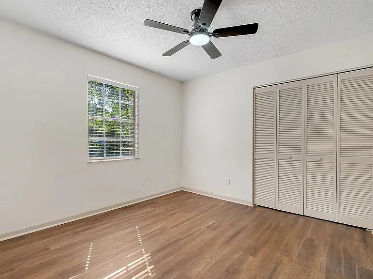 1825 Sherwood Dr — Photo 18