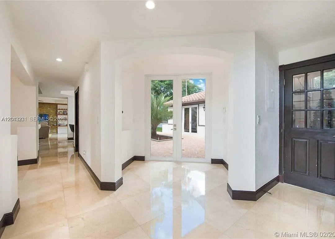 5 bed, 3312 sqft, $9,000 — Photo 3