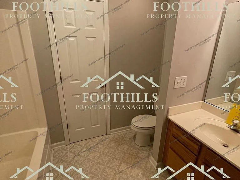 129 Ashton Ln — Photo 12