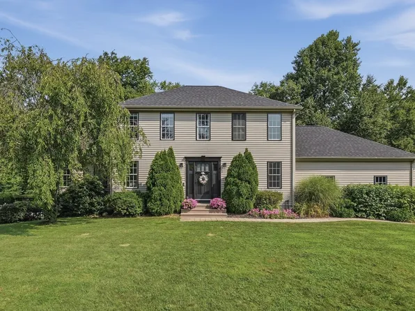 5 Dunny Cove Rd, Uxbridge, MA 01569