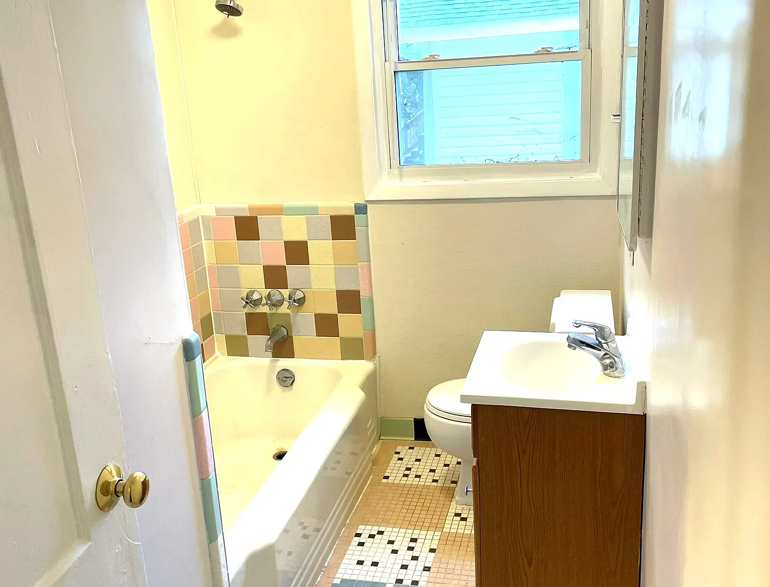 3 bed, 864 sqft, $1,500 — Photo 4