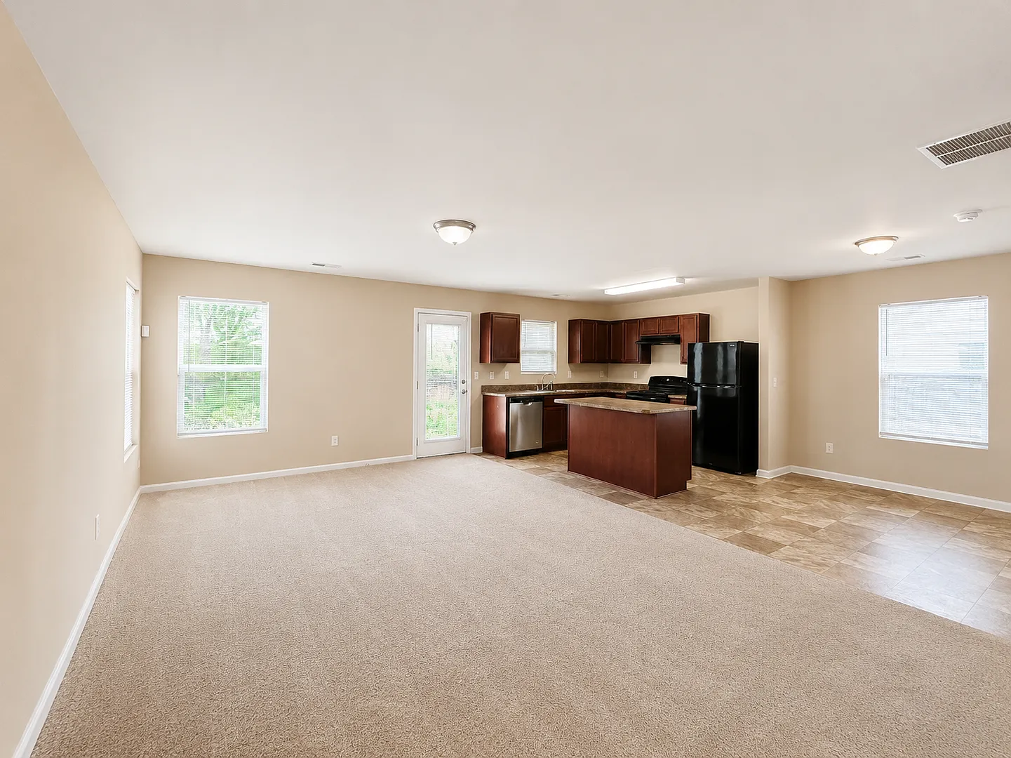 Spacious 3-Bedroom Home in Hampton Available Now! — Photo 2