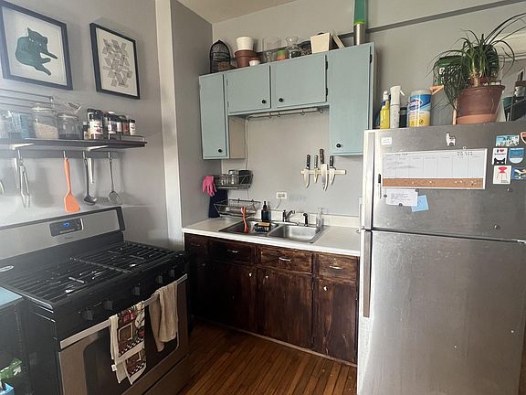 2nd image of 2426 N Maplewood Ave #2R