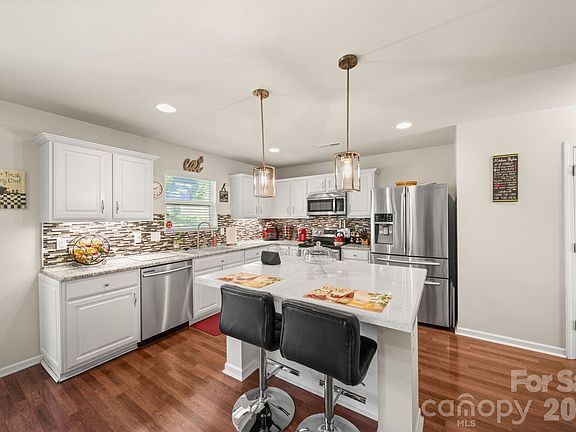 3rd image of 6514 Glenmoor Dr