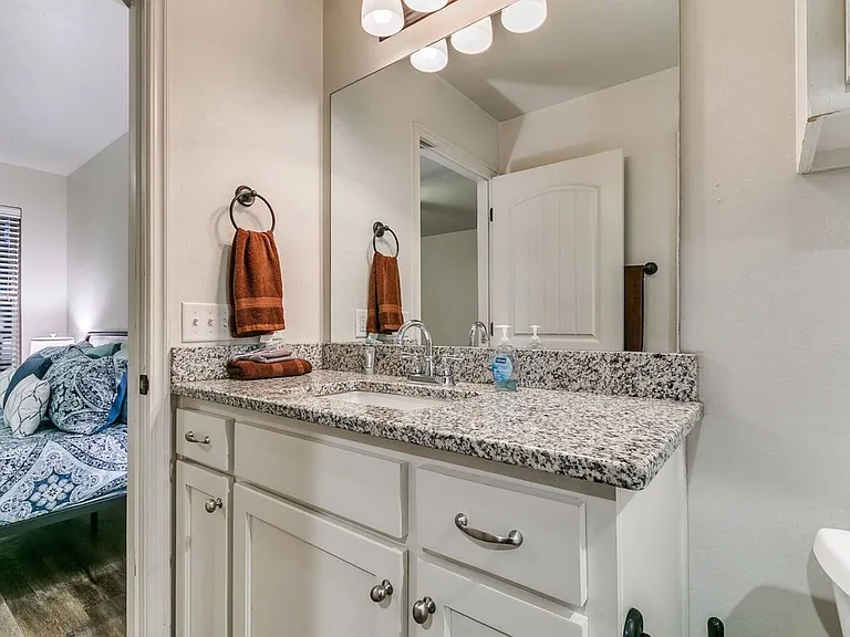 436 Chalk Hill Ct — Photo 32