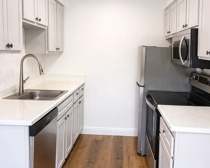 Elm Glen Apartments — Photo 16