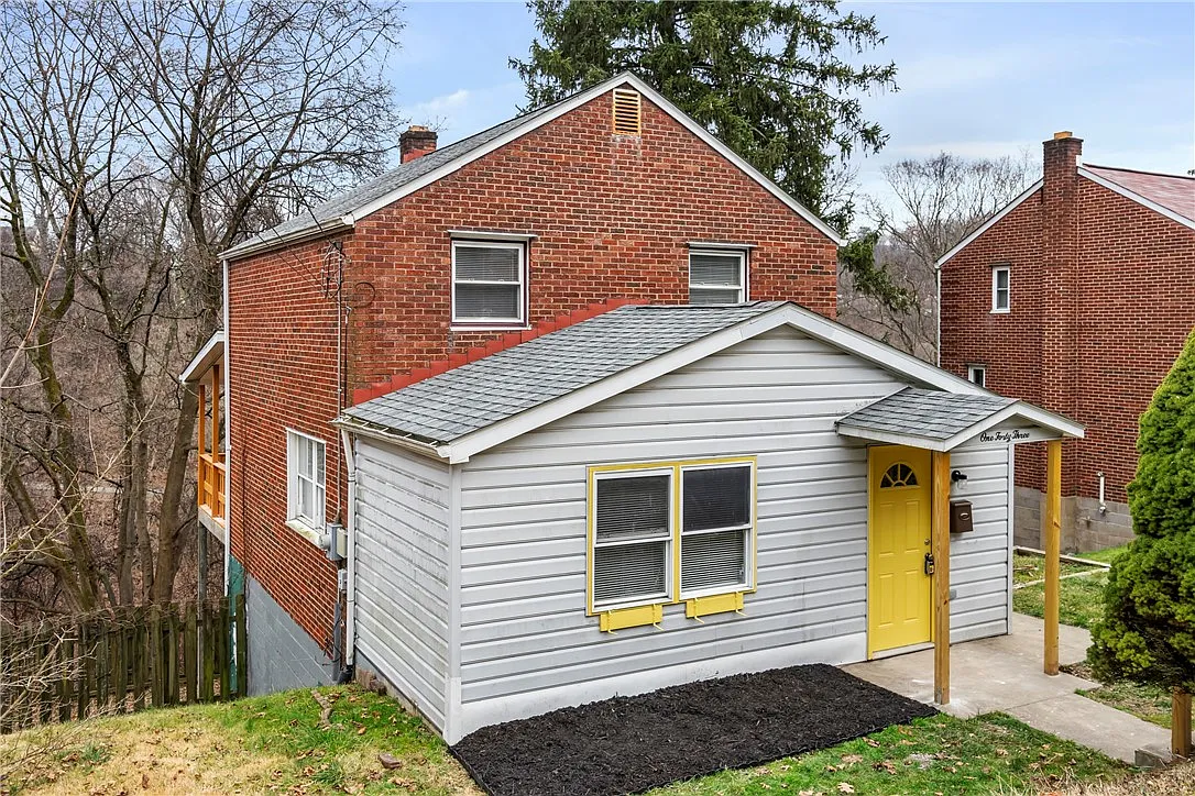 143 Robin St photo 1