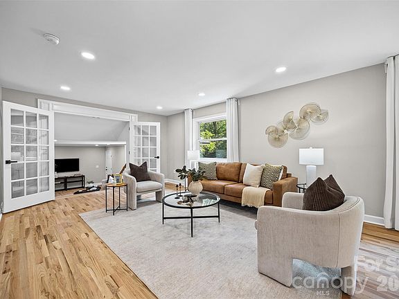 4th image of 434 Sunnyside Dr SE