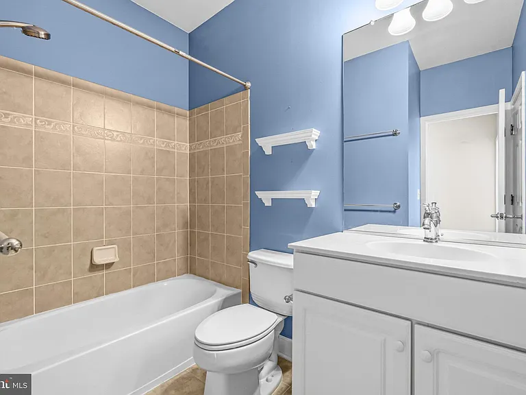 2392 Brookmoor Ln — Photo 15