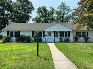 49 Elmsford Rd, Bridgeport, CT 06606