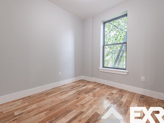 4th image of 1048 Morris Ave APT 2R