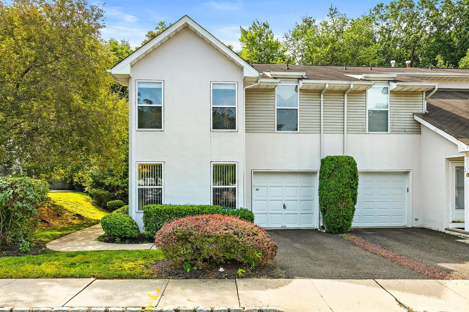 5 Parkside Dr photo 1