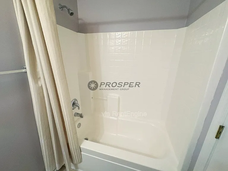 106 Wyndham Ct — Photo 16