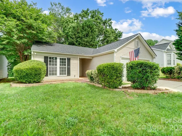 1713 Oakdale Green Dr, Charlotte, NC 28216