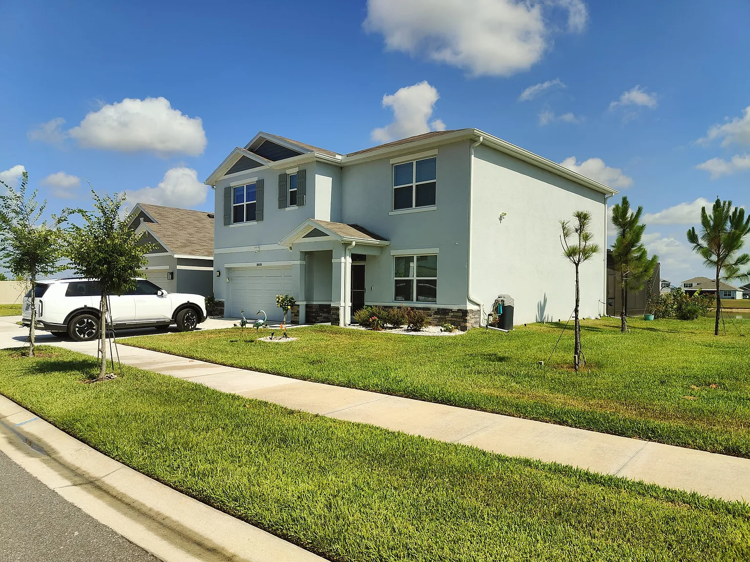 5 bed, 2605 sqft, $2,995 — Photo 2