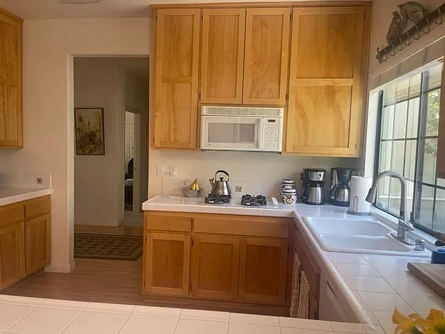 727 Amherst Cir — Photo 10