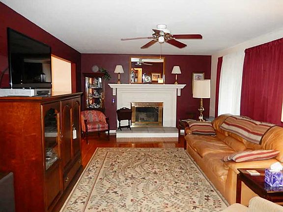 3rd image of 726 Harvey Ave