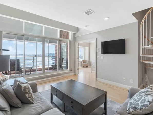 197 8th St #Penthouse 217, Charlestown, MA 02129