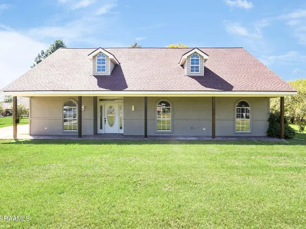 1014 Sugarland Dr, Breaux Bridge, LA 70517