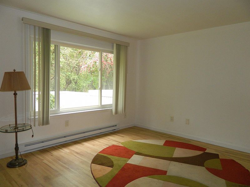 5th image of 1402 ROCKPORT Court
