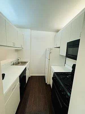 Rented by Yoram Adin, LREB | media 4