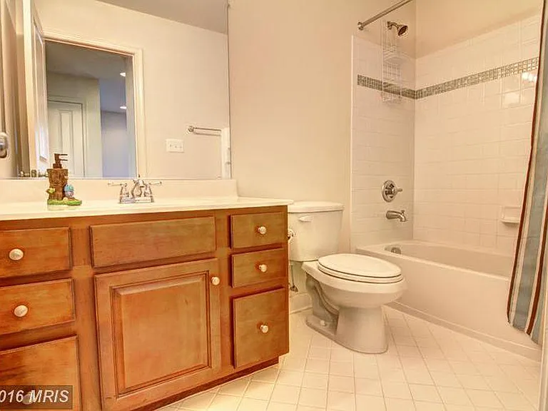 25095 Croxley Green Sq — Photo 21